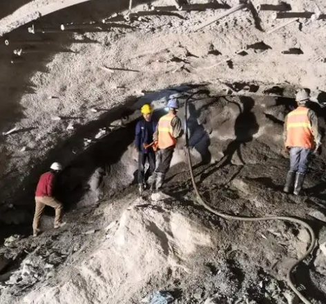 竞秀隧道拱顶带模注浆料，微膨胀注浆料的特点及施工工艺